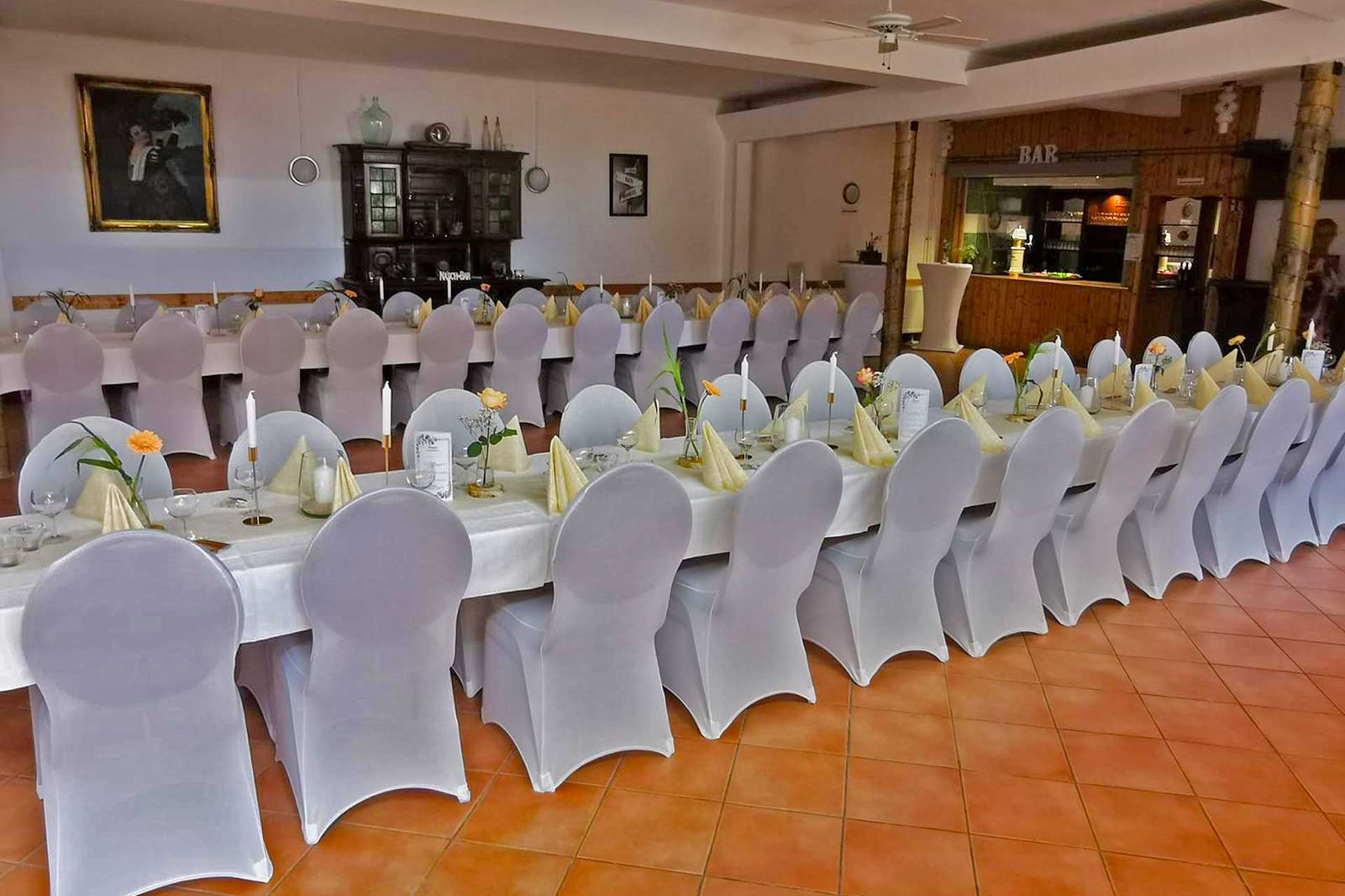 Festsaal bereit für eine hochzeit Gesellschaft